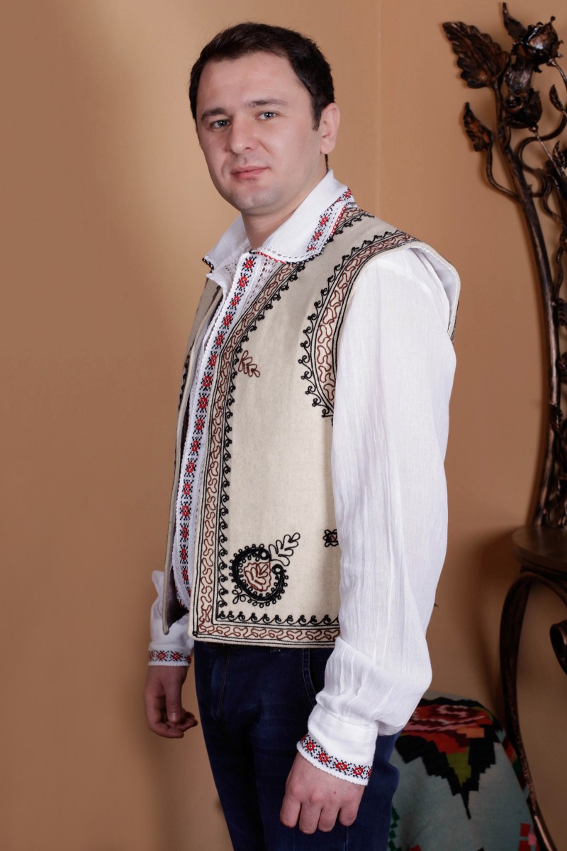 Bundita traditionala romaneasca din postav model Muntenia