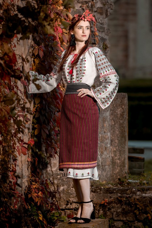 Costum popular Moldova - OCAUA.RO