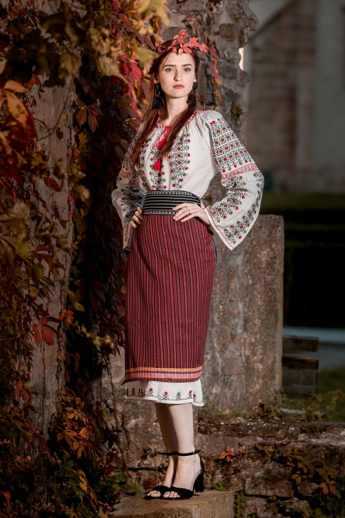 Splendor frame nurse Costum popular autentic Moldova - OCAUA.RO