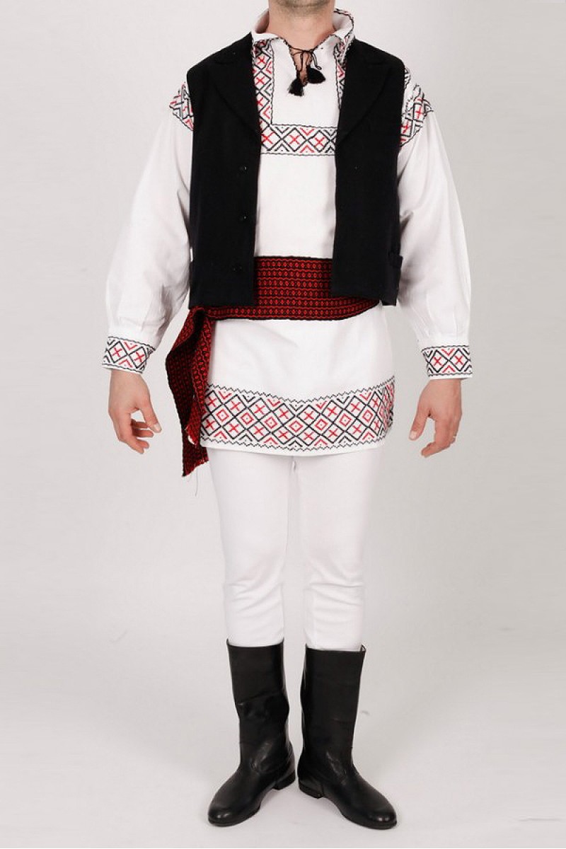 Costum popular autentic Moldova