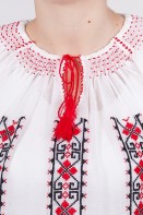 Ie traditionala maneca scurta Abundenta brodata manual cusuta in cruciulita zona Moldova