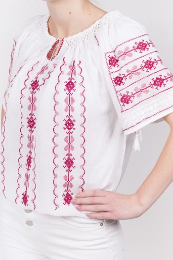 Ie maneca scurta Racu brodata cu fir roz bluza traditionala lucrata manual zona Oltenia